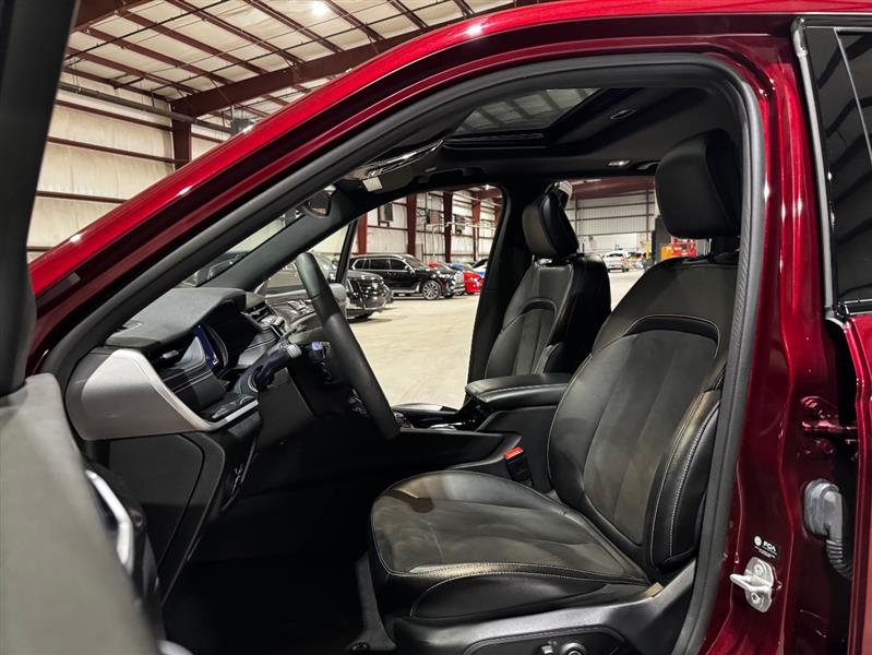 Jeep Grand Cherokee Laredo 4WD 2023