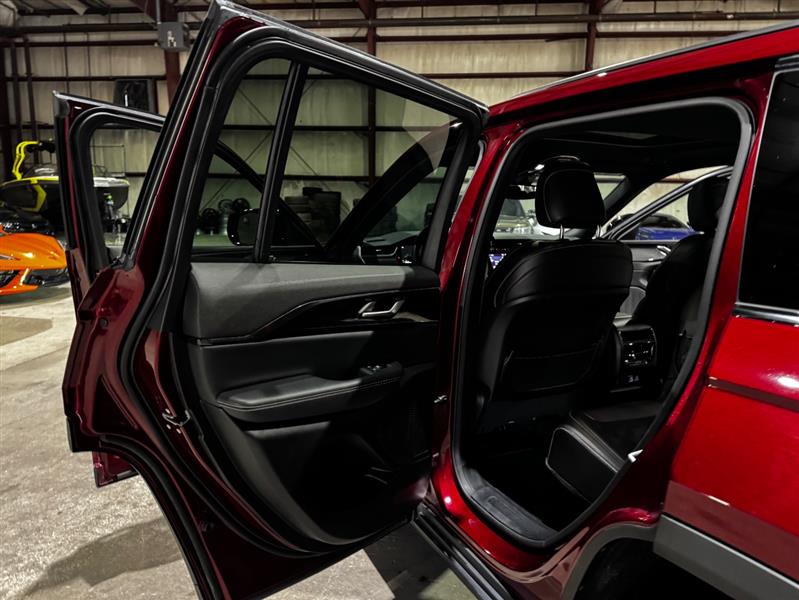 Jeep Grand Cherokee Laredo 4WD 2023