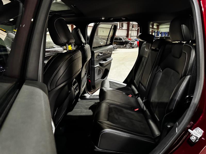 Jeep Grand Cherokee Laredo 4WD 2023