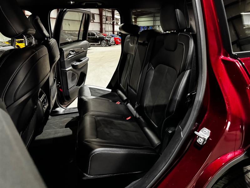 Jeep Grand Cherokee Laredo 4WD 2023