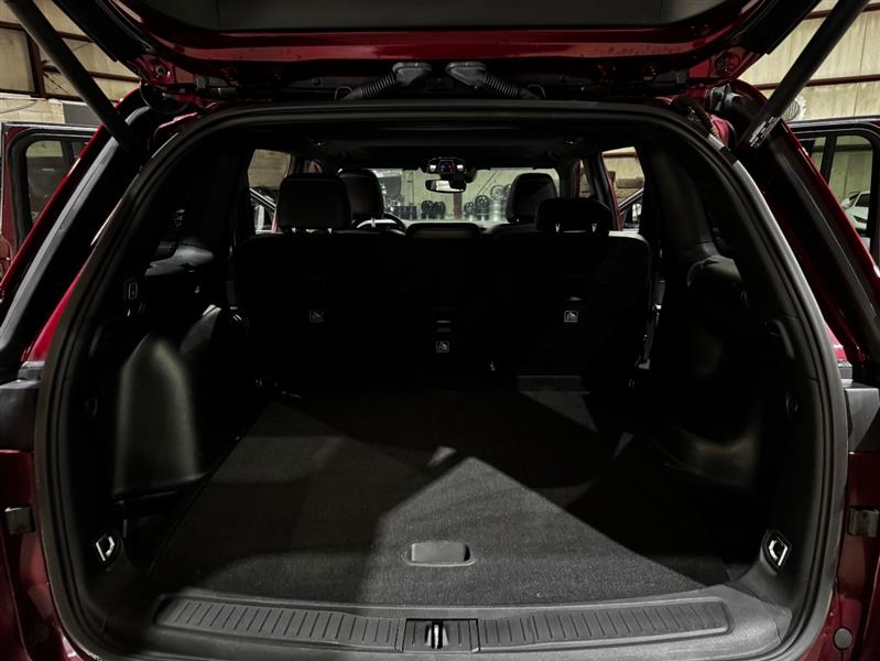 Jeep Grand Cherokee Laredo 4WD 2023