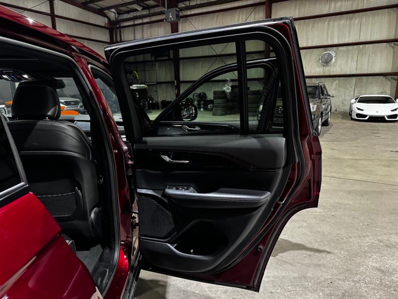 Jeep Grand Cherokee Laredo 4WD 2023