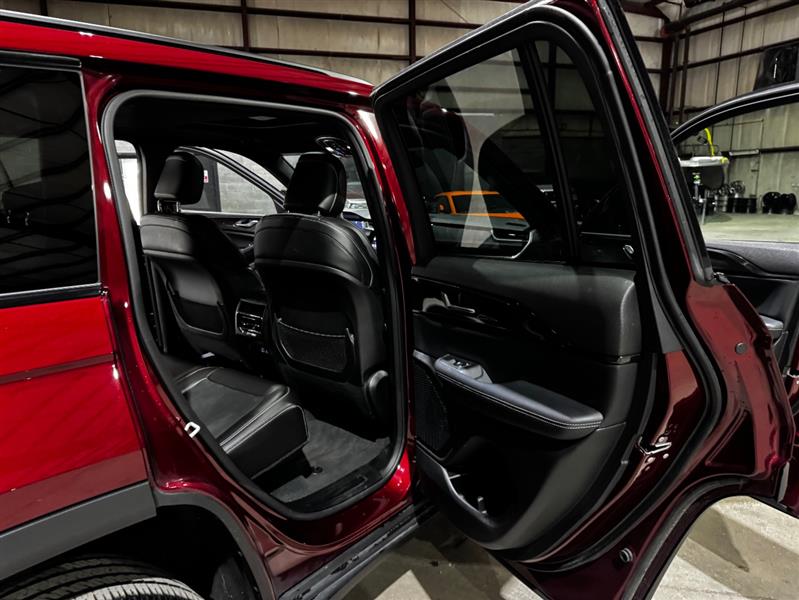 Jeep Grand Cherokee Laredo 4WD 2023