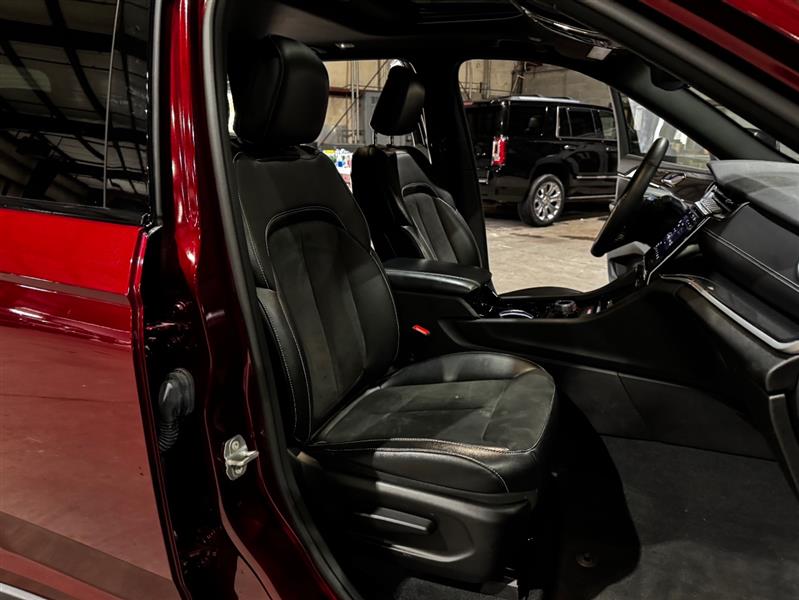 Jeep Grand Cherokee Laredo 4WD 2023