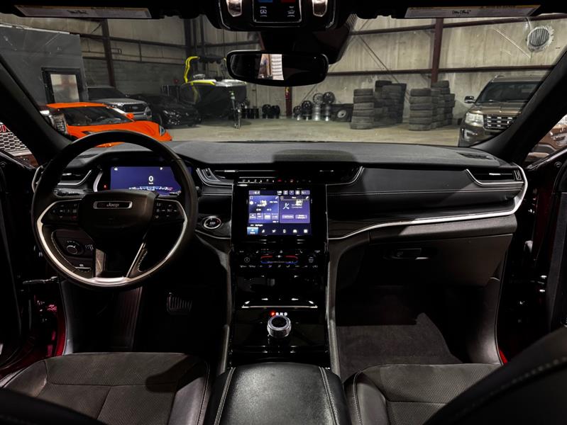 Jeep Grand Cherokee Laredo 4WD 2023