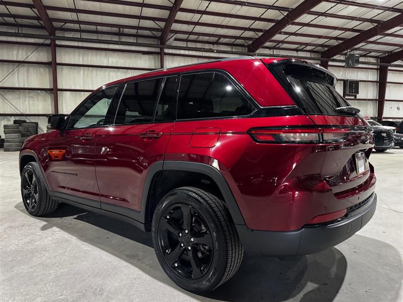 Jeep Grand Cherokee Laredo 4WD 2023