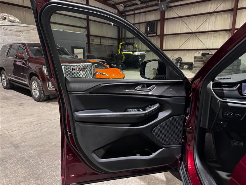 Jeep Grand Cherokee Laredo 4WD 2023