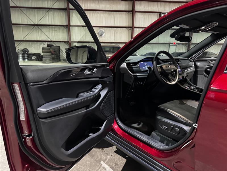 Jeep Grand Cherokee Laredo 4WD 2023