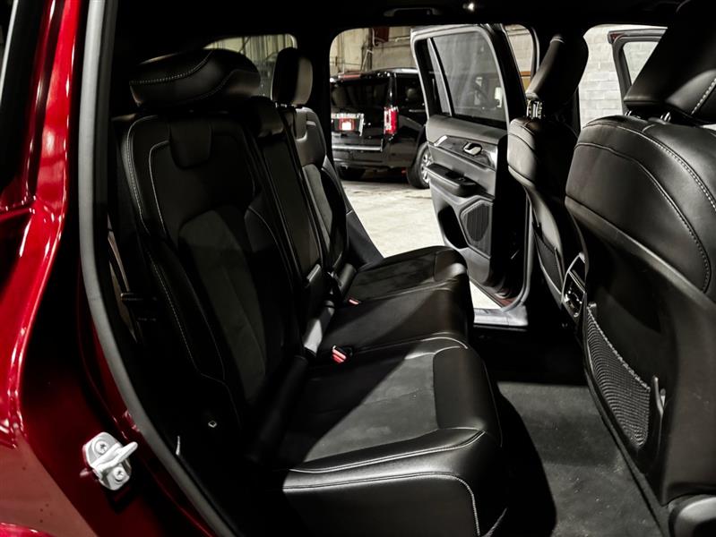 Jeep Grand Cherokee Laredo 4WD 2023