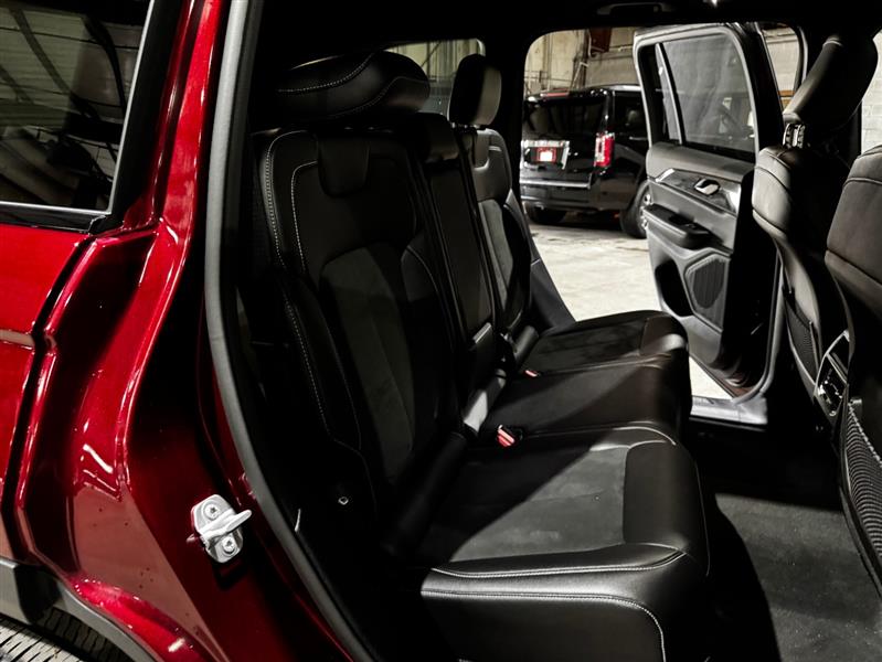 Jeep Grand Cherokee Laredo 4WD 2023