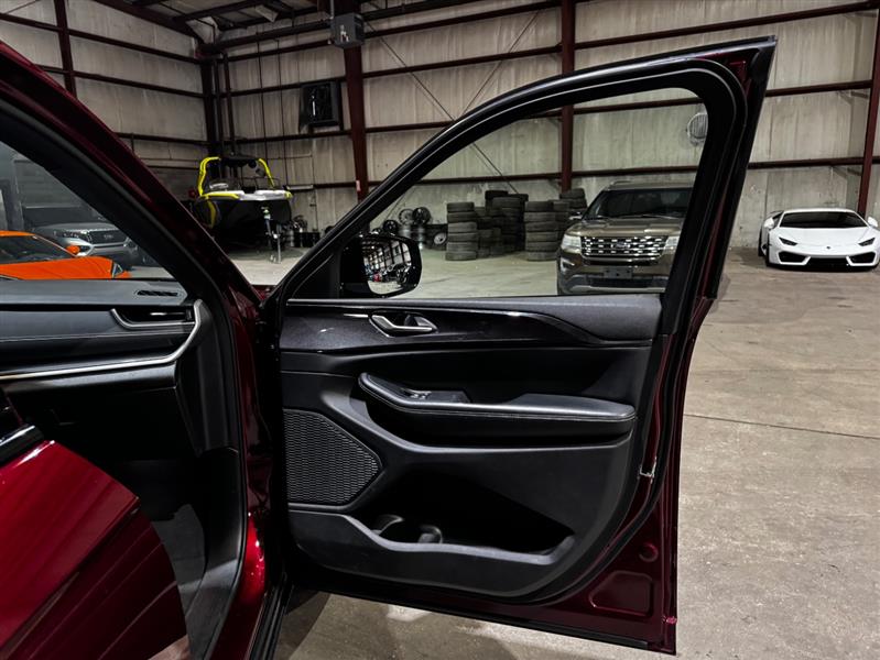 Jeep Grand Cherokee Laredo 4WD 2023