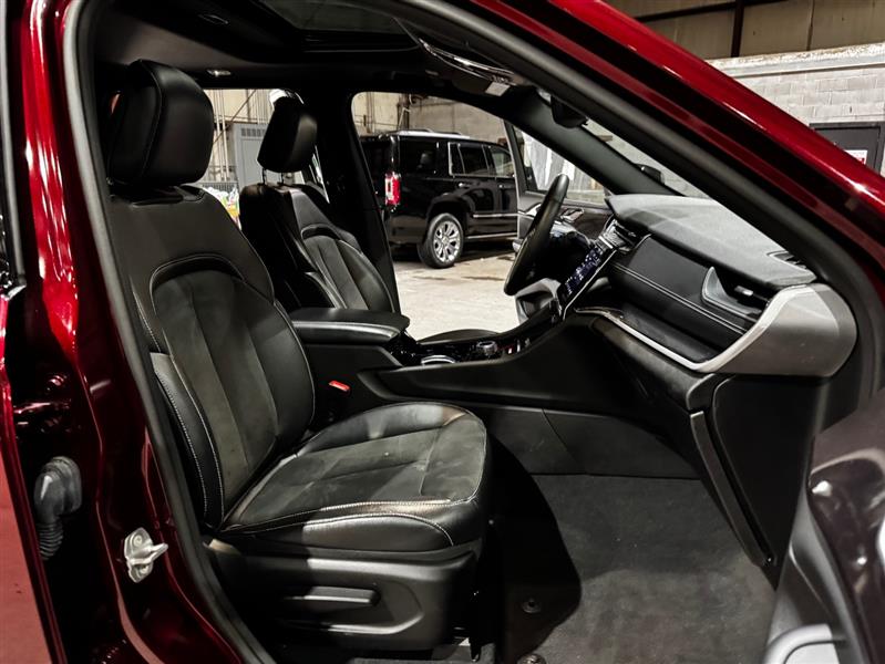 Jeep Grand Cherokee Laredo 4WD 2023