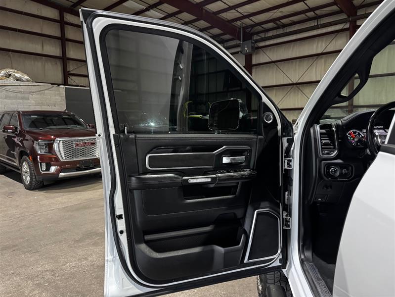 RAM 3500 Laramie Mega Cab 4WD DRW 2019