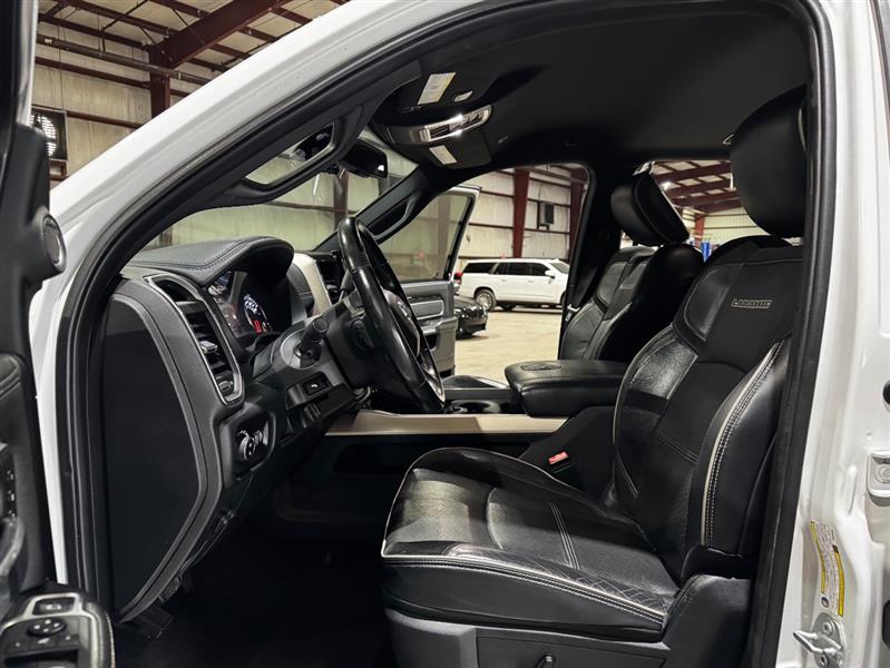 RAM 3500 Laramie Mega Cab 4WD DRW 2019