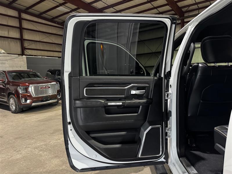 RAM 3500 Laramie Mega Cab 4WD DRW 2019