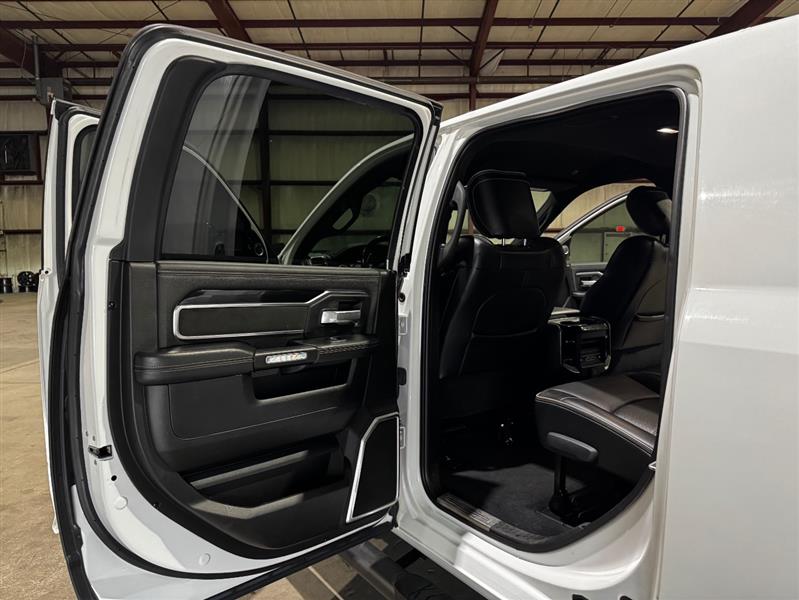 RAM 3500 Laramie Mega Cab 4WD DRW 2019