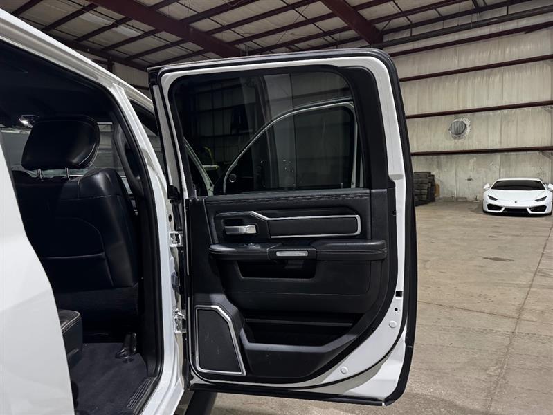 RAM 3500 Laramie Mega Cab 4WD DRW 2019