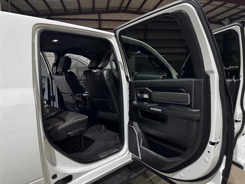 RAM 3500 Laramie Mega Cab 4WD DRW 2019