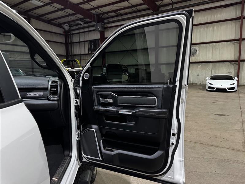 RAM 3500 Laramie Mega Cab 4WD DRW 2019