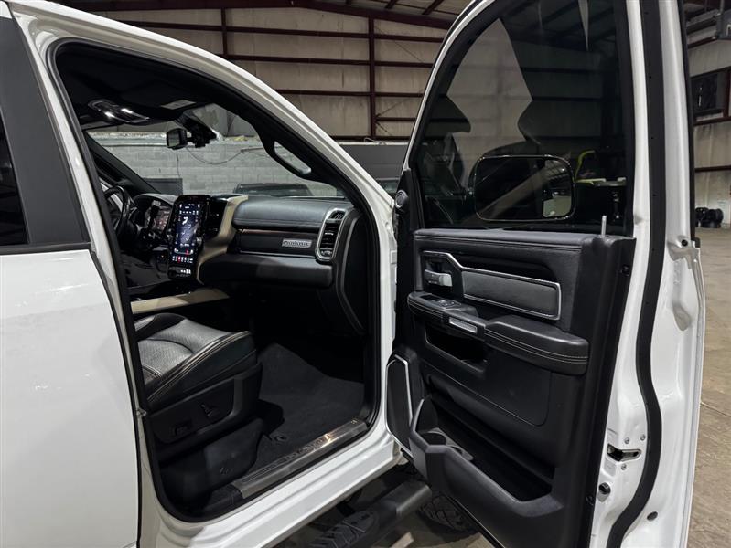 RAM 3500 Laramie Mega Cab 4WD DRW 2019