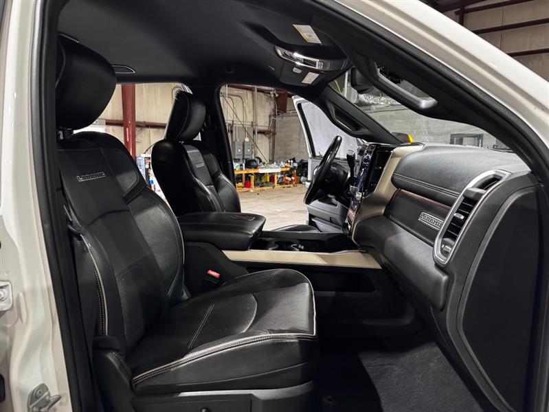 RAM 3500 Laramie Mega Cab 4WD DRW 2019