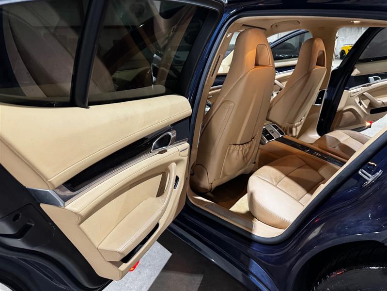 Porsche Panamera 4 2014