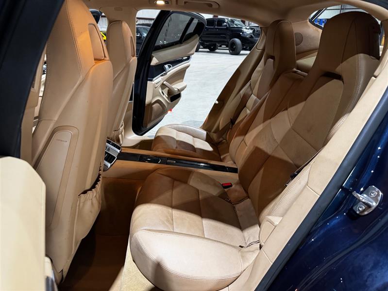 Porsche Panamera 4 2014