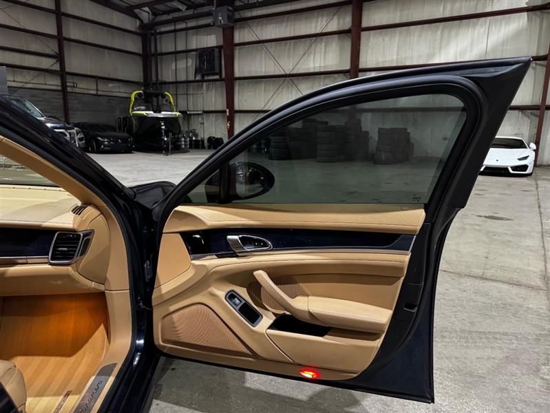 Porsche Panamera 4 2014