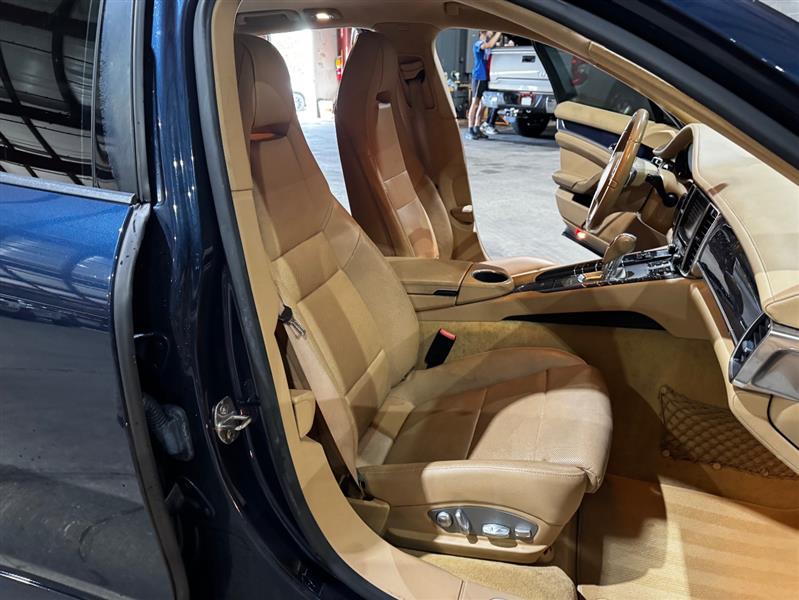 Porsche Panamera 4 2014