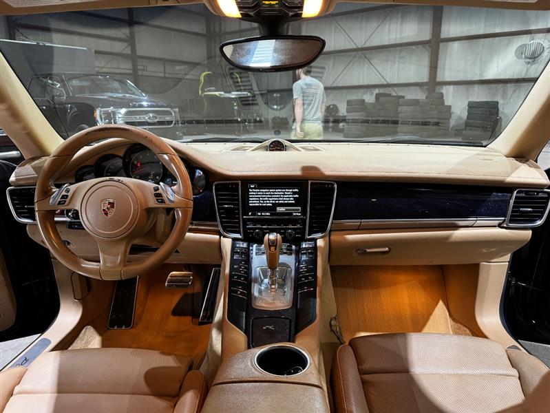 Porsche Panamera 4 2014