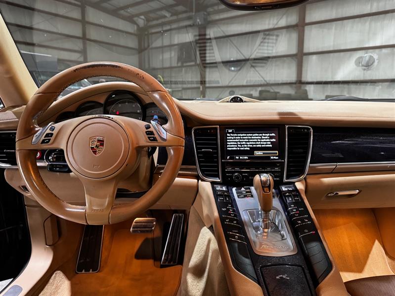 Porsche Panamera 4 2014