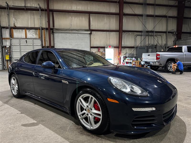 Porsche Panamera 4 2014