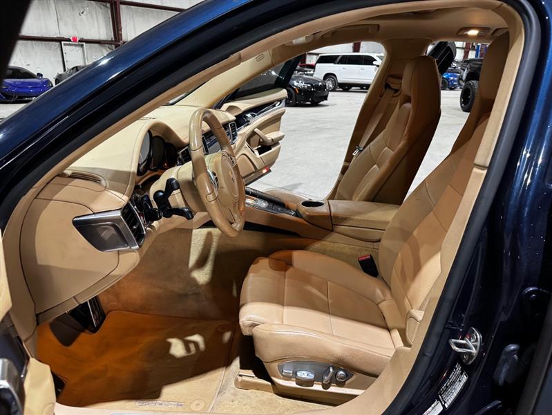 Porsche Panamera 4 2014