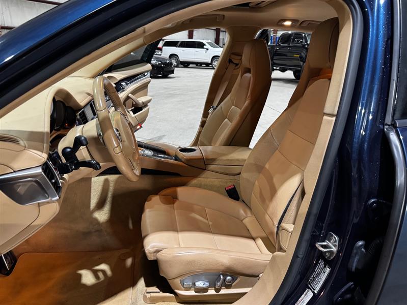 Porsche Panamera 4 2014