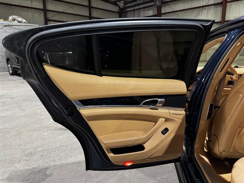 Porsche Panamera 4 2014