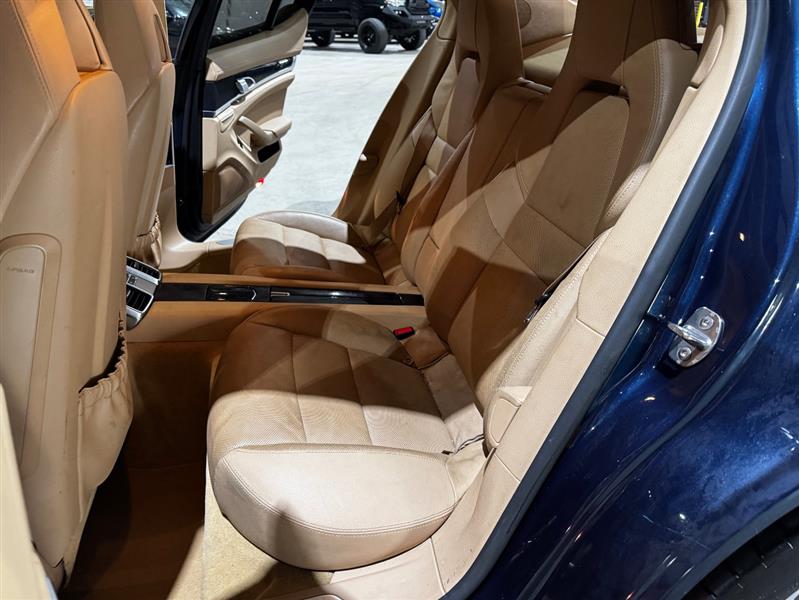 Porsche Panamera 4 2014