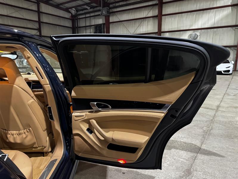 Porsche Panamera 4 2014