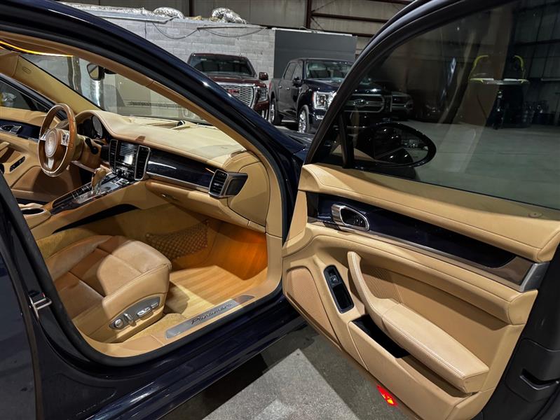 Porsche Panamera 4 2014