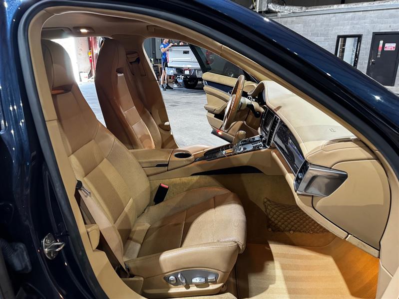 Porsche Panamera 4 2014