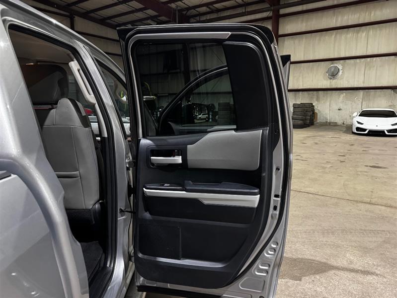 Toyota Tundra Limited 5.7L Double Cab 4WD 2014