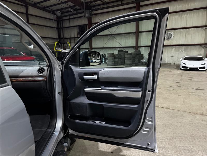 Toyota Tundra Limited 5.7L Double Cab 4WD 2014