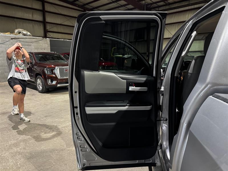 Toyota Tundra Limited 5.7L Double Cab 4WD 2014