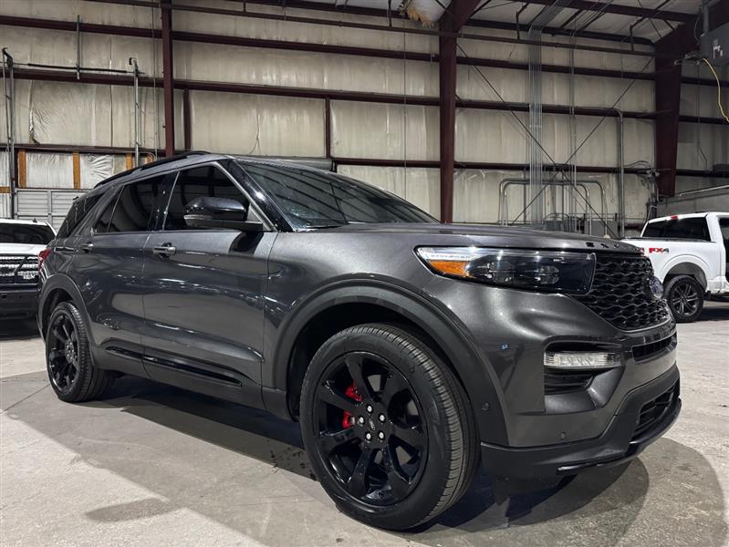 2020 Ford Explorer ST's photo