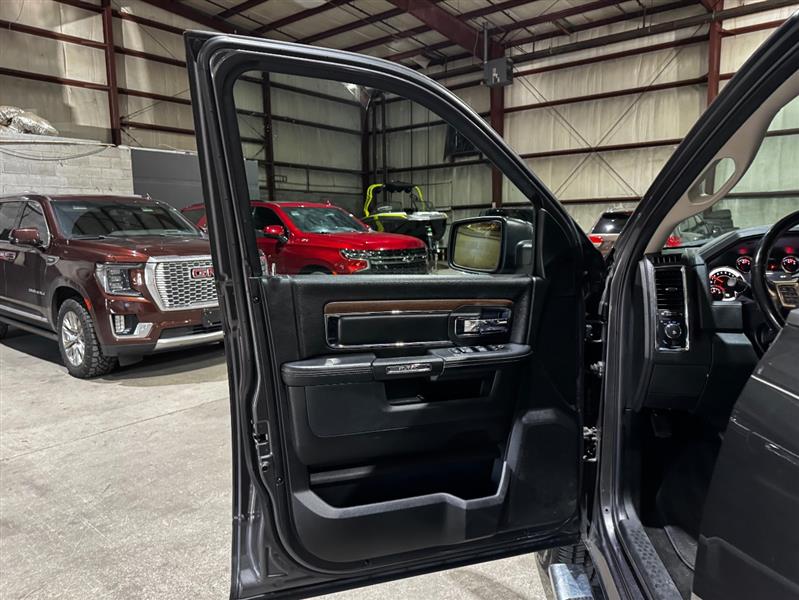 RAM 1500 Laramie Crew Cab SWB 4WD 2016