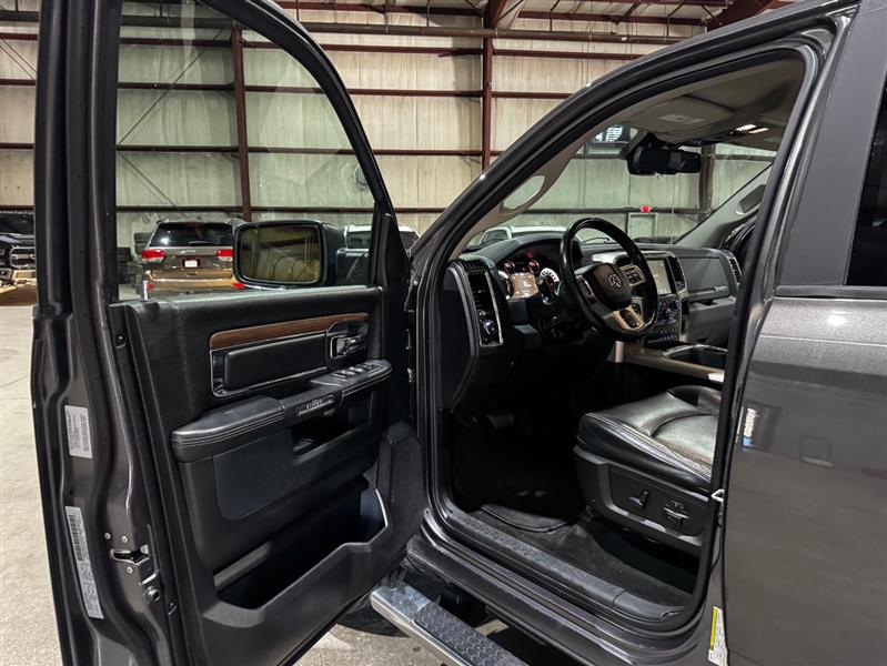 RAM 1500 Laramie Crew Cab SWB 4WD 2016