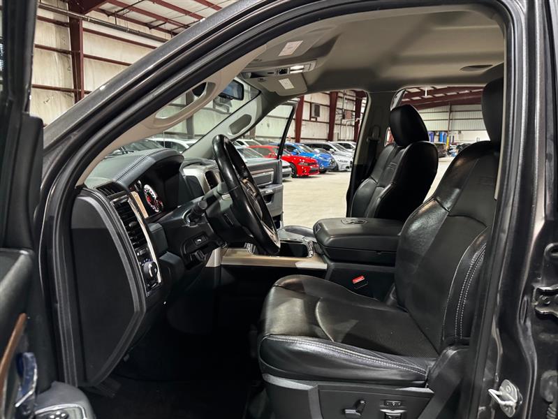 RAM 1500 Laramie Crew Cab SWB 4WD 2016