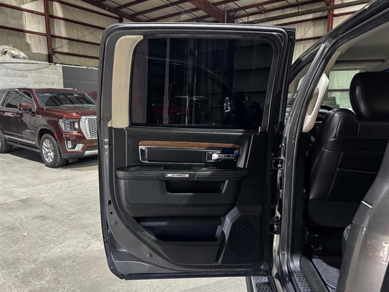 RAM 1500 Laramie Crew Cab SWB 4WD 2016