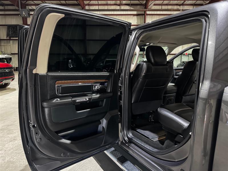 RAM 1500 Laramie Crew Cab SWB 4WD 2016