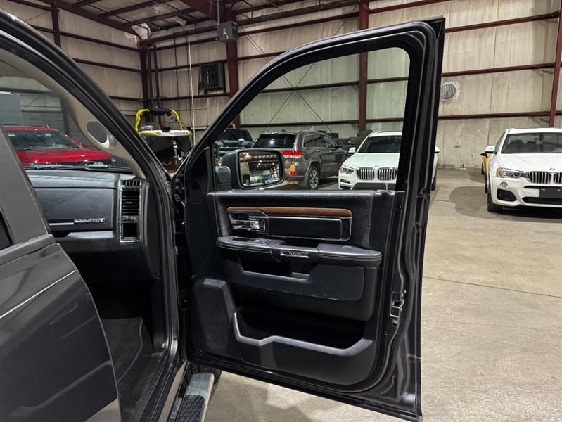 RAM 1500 Laramie Crew Cab SWB 4WD 2016