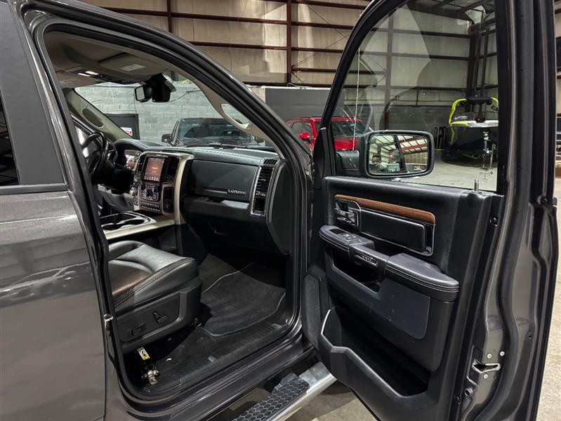 RAM 1500 Laramie Crew Cab SWB 4WD 2016